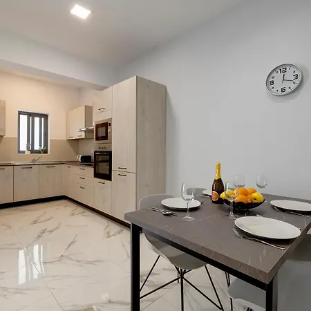 Ferienwohnung Sliema 2Br Great Location With Terrace Exterior foto