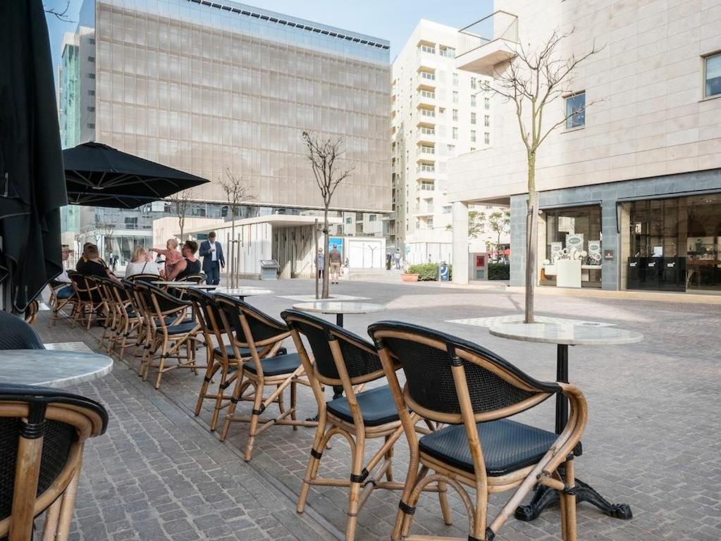 2br Great Location With Terrace Lägenhet